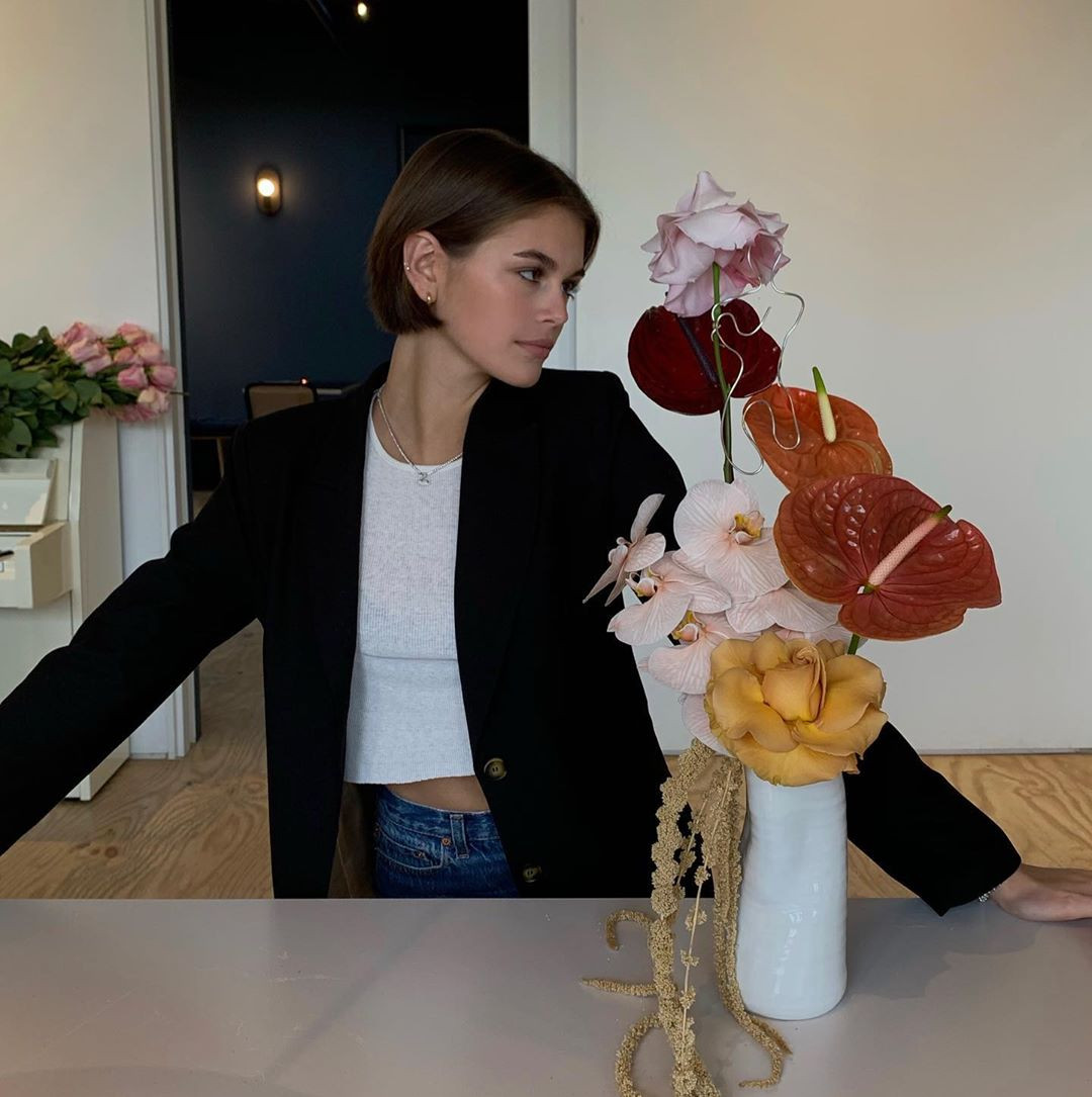 Kaia Gerber Proves The Winter Bob Hair Trend Is Here To Stay E